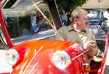 Schallodenbach´s Lokalmatador Frank Schiffer mit seinem TV-erprobten Messerschmitt - Kabinenroller