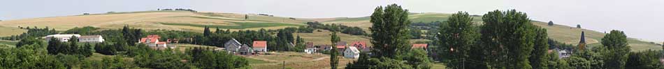 Schallodenbach - ein Dorf in Rheinland-Pfalz. Die ersten H&auml;user im Neubaugebiet 'Ochsenweide' Schallodenbach