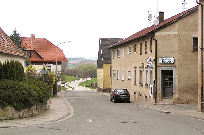 Hauptstraße in richtung Niederkirchen