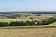 Blick auf den Wickelhof - im Hintergrund die Nachbargemeinde Schneckenhausen