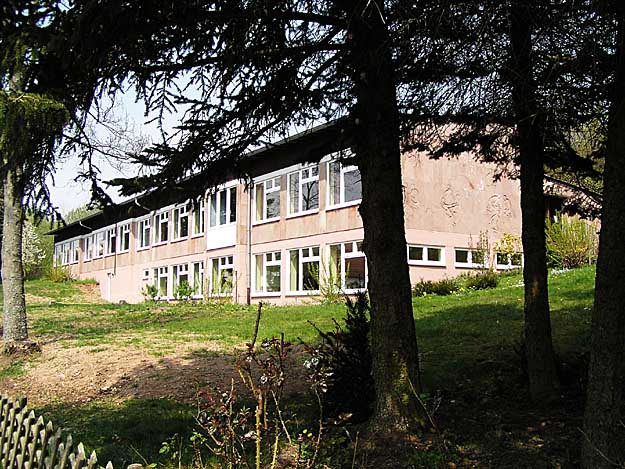 Grundschule am Reiserberg" in Schallodenbach, Felsstraße
