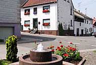 Der Dorfbrunnen Ecke Hintergasse-Große Gasse